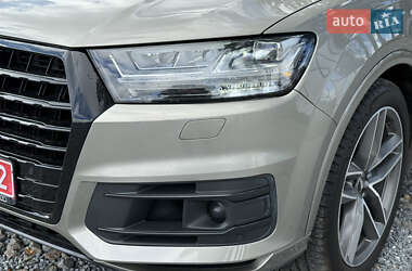 Внедорожник / Кроссовер Audi Q7 2017 в 