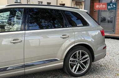 Внедорожник / Кроссовер Audi Q7 2017 в 