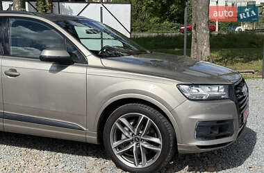 Внедорожник / Кроссовер Audi Q7 2017 в 