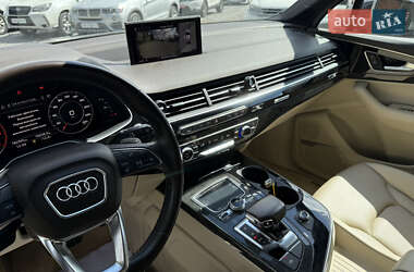 Внедорожник / Кроссовер Audi Q7 2017 в 