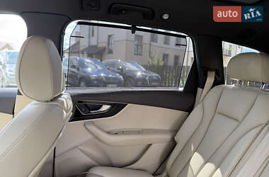 Внедорожник / Кроссовер Audi Q7 2017 в 