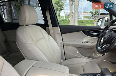 Внедорожник / Кроссовер Audi Q7 2017 в 
