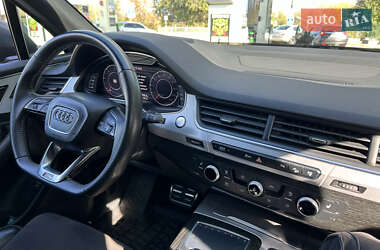 Внедорожник / Кроссовер Audi Q7 2016 в 