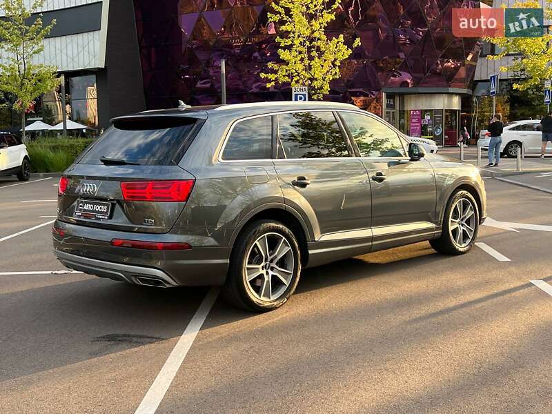 Внедорожник / Кроссовер Audi Q7 2017 в Киеве