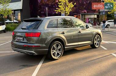 Внедорожник / Кроссовер Audi Q7 2017 в 