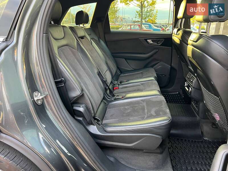 Внедорожник / Кроссовер Audi Q7 2017 в Киеве