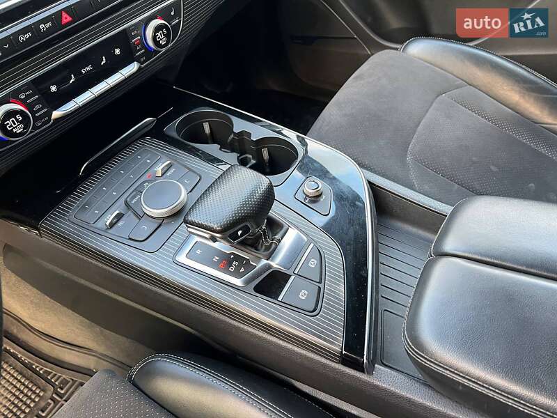 Внедорожник / Кроссовер Audi Q7 2017 в Киеве