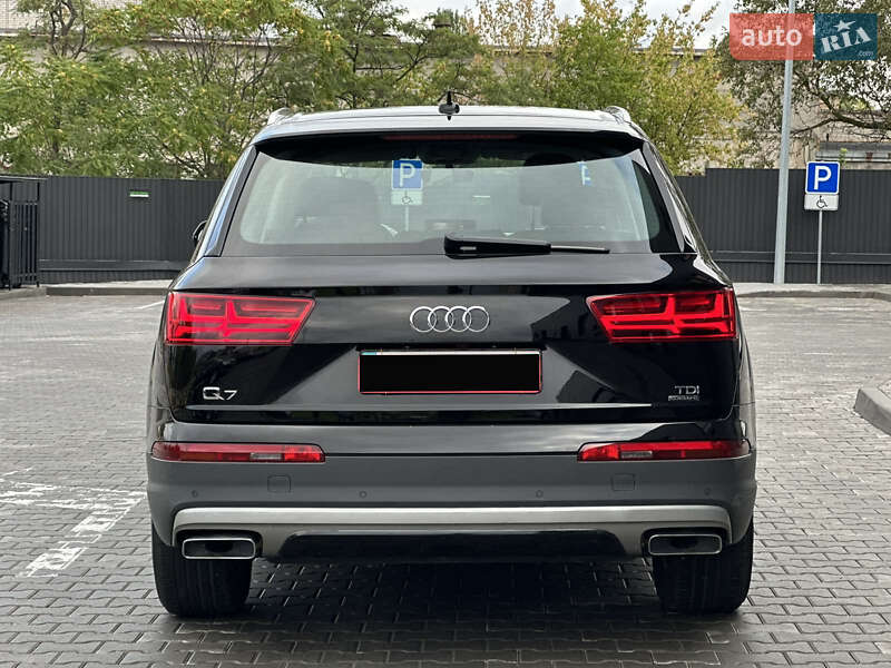 Позашляховик / Кросовер Audi Q7 2017 в Дніпрі
