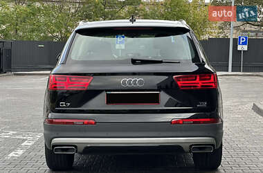 Внедорожник / Кроссовер Audi Q7 2017 в 
