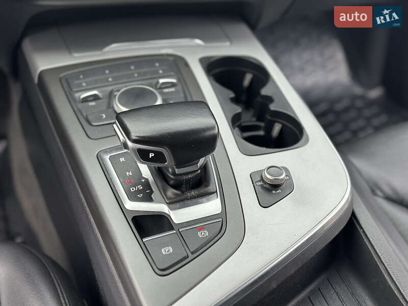 Позашляховик / Кросовер Audi Q7 2017 в Дніпрі
