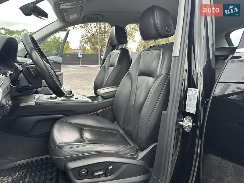 Позашляховик / Кросовер Audi Q7 2017 в Дніпрі