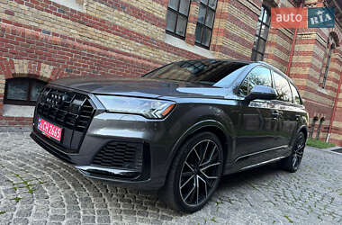 Позашляховик / Кросовер Audi Q7 2020 в 