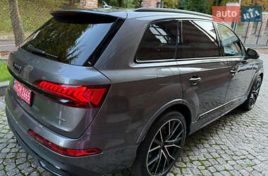 Позашляховик / Кросовер Audi Q7 2020 в 