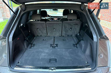 Позашляховик / Кросовер Audi Q7 2020 в 