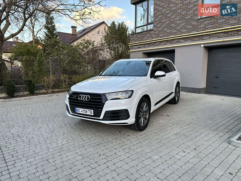 Внедорожник / Кроссовер Audi Q7 2017 в 