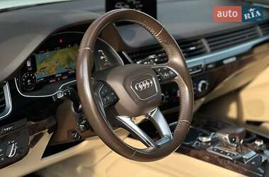Позашляховик / Кросовер Audi Q7 2018 в 