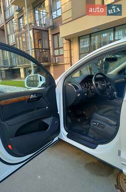 Внедорожник / Кроссовер Audi Q7 2015 в 