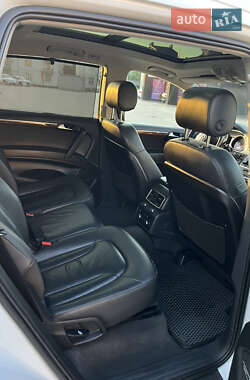 Позашляховик / Кросовер Audi Q7 2012 в 
