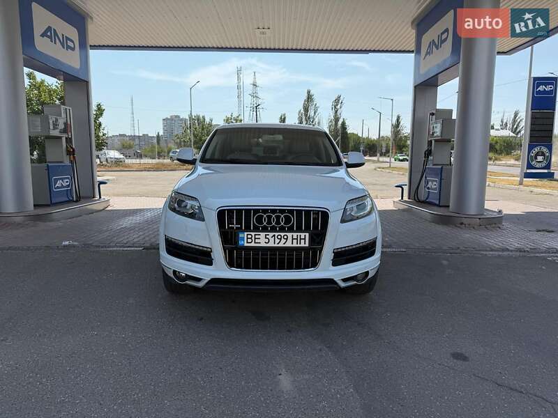 Внедорожник / Кроссовер Audi Q7 2015 в 