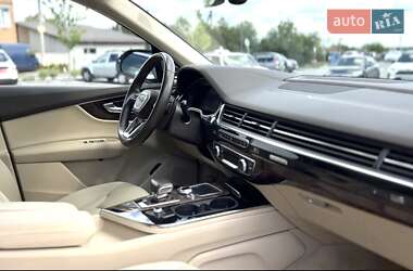 Позашляховик / Кросовер Audi Q7 2017 в 