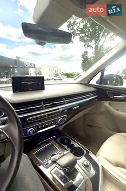 Позашляховик / Кросовер Audi Q7 2017 в 