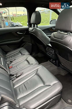 Внедорожник / Кроссовер Audi Q7 2017 в 