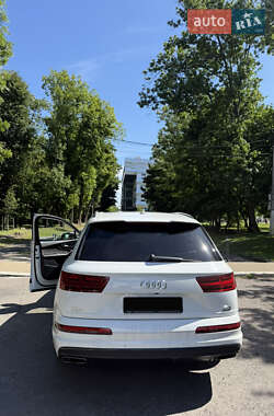 Внедорожник / Кроссовер Audi Q7 2017 в 