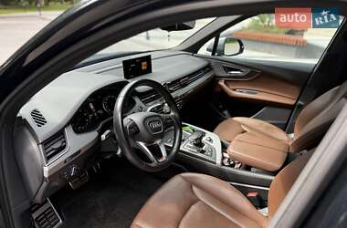 Внедорожник / Кроссовер Audi Q7 2016 в 