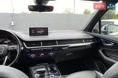 Позашляховик / Кросовер Audi Q7 2016 в 