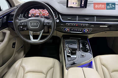 Позашляховик / Кросовер Audi Q7 2017 в 
