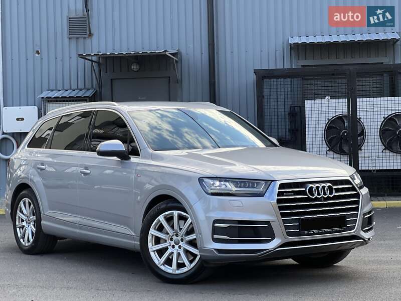Позашляховик / Кросовер Audi Q7 2015 в Ужгороді