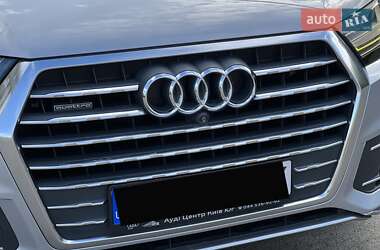 Внедорожник / Кроссовер Audi Q7 2015 в 