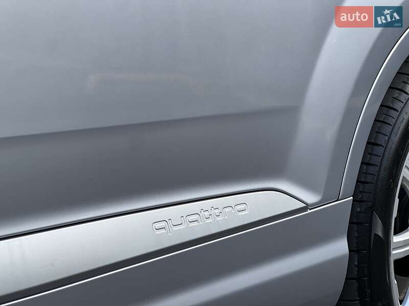 Позашляховик / Кросовер Audi Q7 2015 в Ужгороді