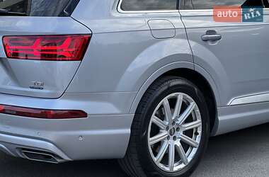 Внедорожник / Кроссовер Audi Q7 2015 в 