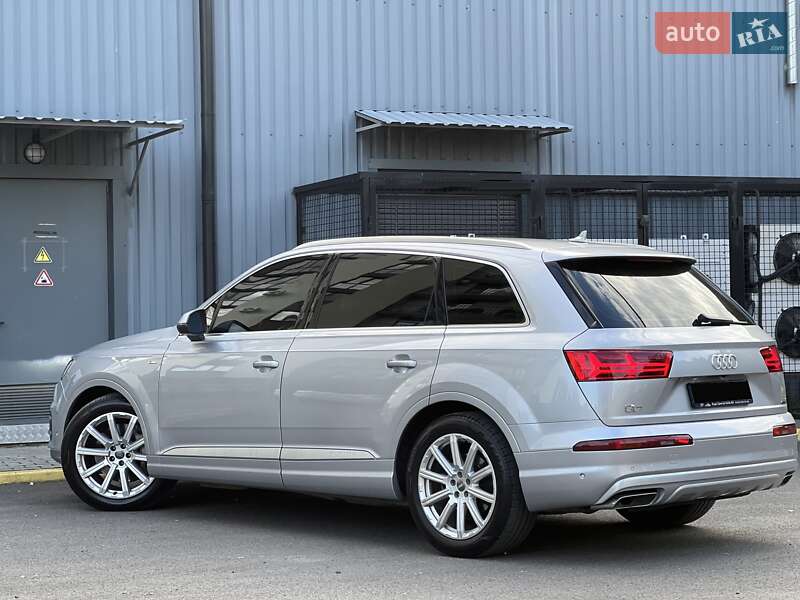 Позашляховик / Кросовер Audi Q7 2015 в Ужгороді