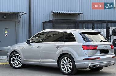 Внедорожник / Кроссовер Audi Q7 2015 в 