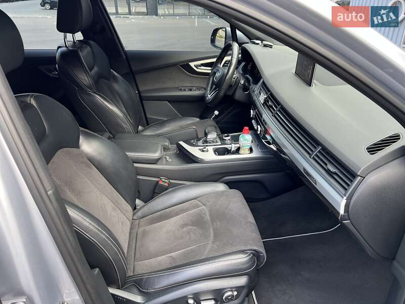 Позашляховик / Кросовер Audi Q7 2015 в Ужгороді