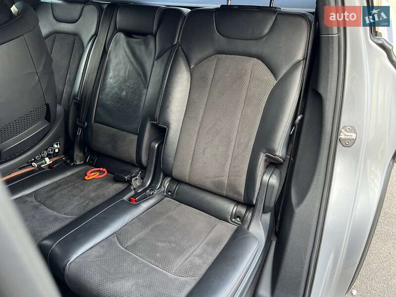 Позашляховик / Кросовер Audi Q7 2015 в Ужгороді
