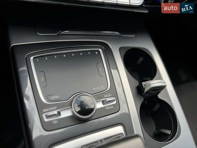 Позашляховик / Кросовер Audi Q7 2015 в Ужгороді