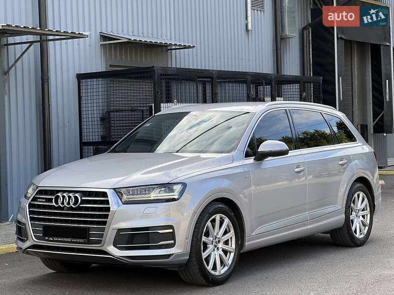 Позашляховик / Кросовер Audi Q7 2015 в Ужгороді