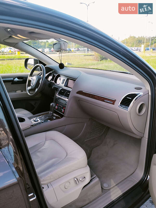 Позашляховик / Кросовер Audi Q7 2011 в Миколаєві