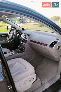 Внедорожник / Кроссовер Audi Q7 2011 в 
