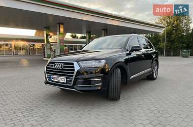 Внедорожник / Кроссовер Audi Q7 2016 в 