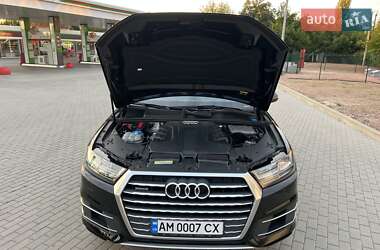 Внедорожник / Кроссовер Audi Q7 2016 в 