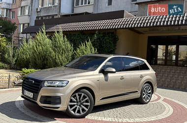 Внедорожник / Кроссовер Audi Q7 2018 в 