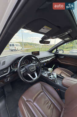 Внедорожник / Кроссовер Audi Q7 2016 в 