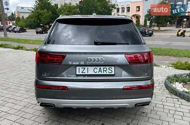 Внедорожник / Кроссовер Audi Q7 2017 в 