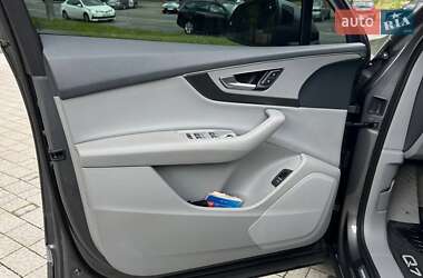 Внедорожник / Кроссовер Audi Q7 2017 в 