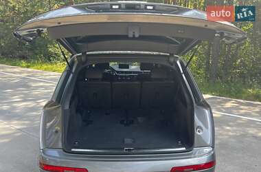 Внедорожник / Кроссовер Audi Q7 2016 в 