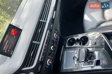 Внедорожник / Кроссовер Audi Q7 2016 в 
